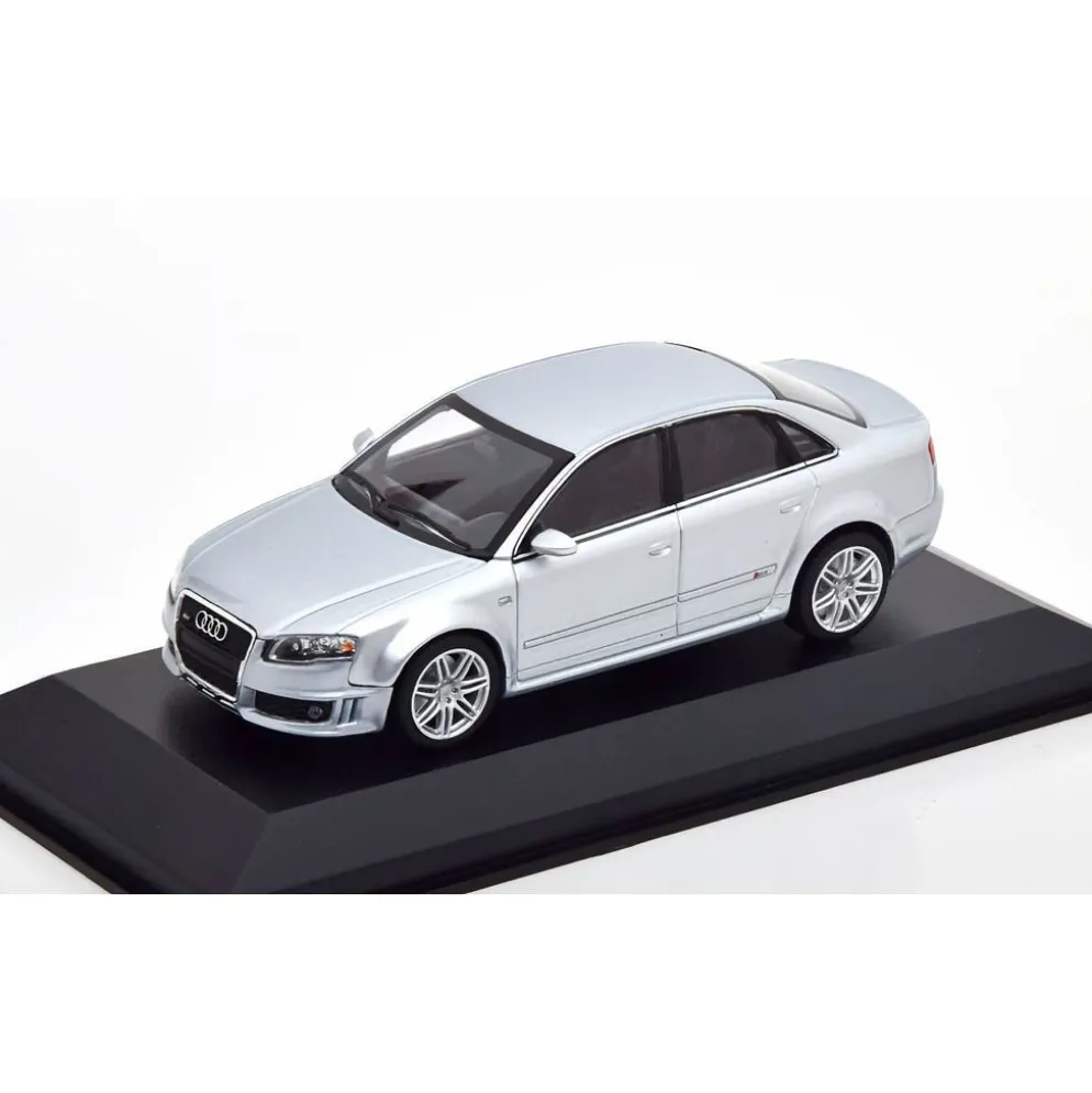 Audi RS4 - 2004 - Silver - Minichamps - 1:43