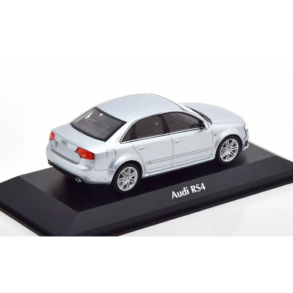 Audi RS4 - 2004 - Silver - Minichamps - 1:43