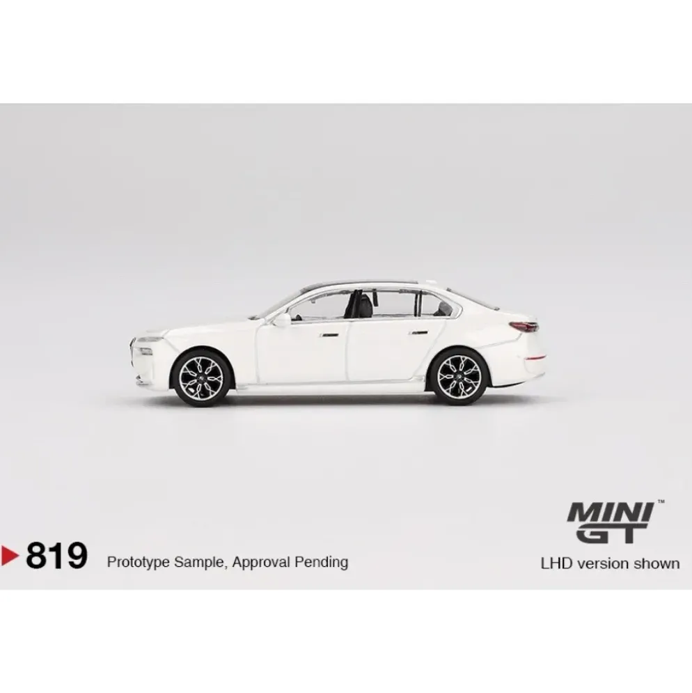 BMW i7 xDrive60 - Vit - 819 - Mini GT - 1:64