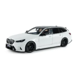 BMW M5 Touring (G99) - 2025 - Vit - Solido - 1:18