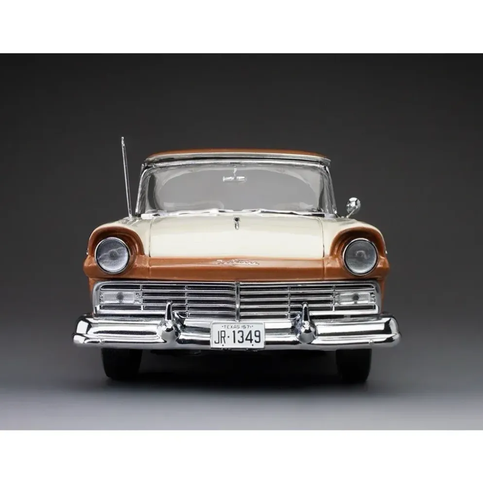 1957 Ford Fairlane 500 Skyliner - Brons / Vit - Sun Star - 1:18