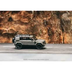 Land Rover Defender 110 - Gråmetallic - Tarmac Works - 1:64