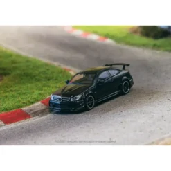 MB C 63 AMG Coupé Black Series - Svart - Tarmac - 1:64