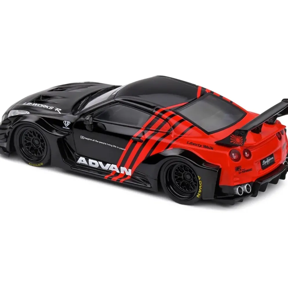 Nissan GT-R (R35) w/LibertyWalk Body Kit - Solido - 1:43