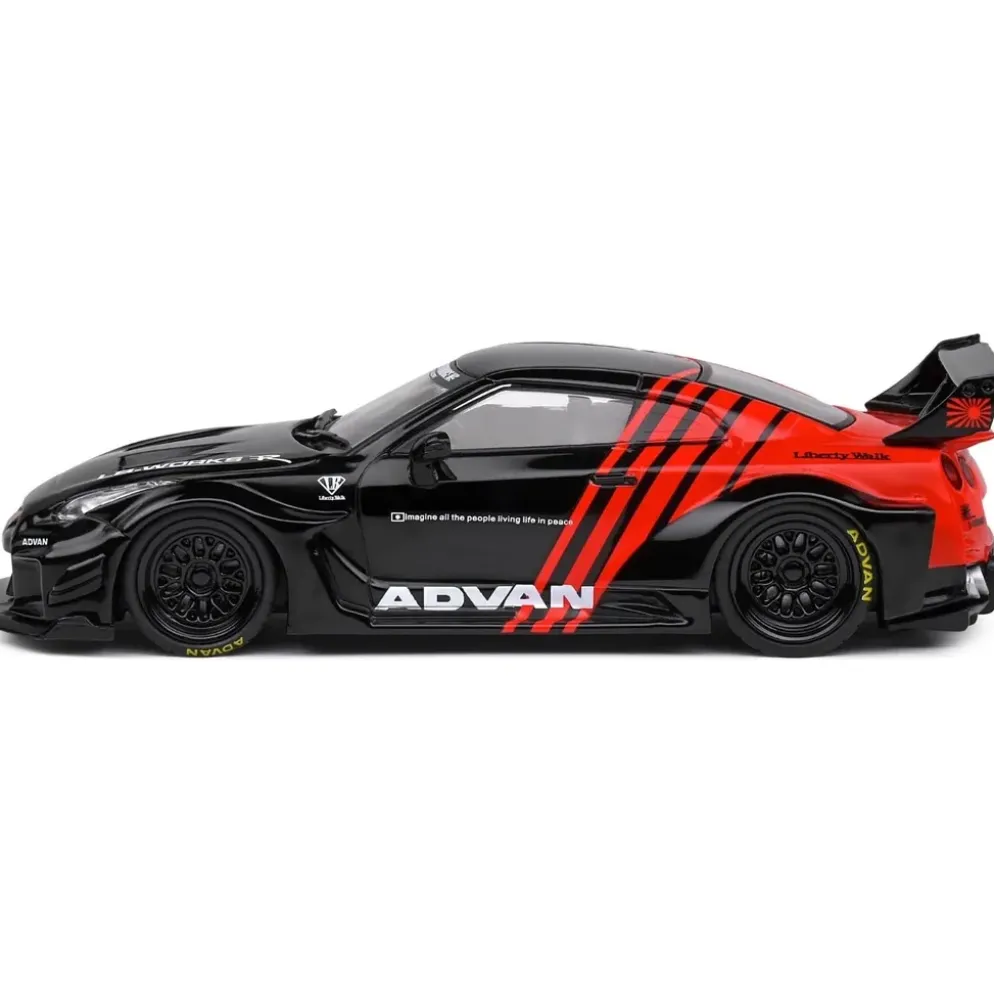 Nissan GT-R (R35) w/LibertyWalk Body Kit - Solido - 1:43