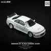 Nissan Skyline GT-R R33 Nismo 400R - Vit - Pop Race - 1:64