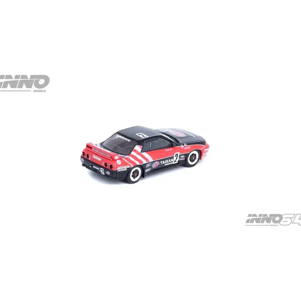 Nissan Skyline GT-R (R32) #2 STP - Svart/Röd - Inno64 - 1:64