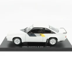 Opel Manta B 400 - 1983 - SKADAD VITRIN - 1:24