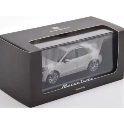 Porsche Macan Turbo - 2019 - Ljusgrå - Minichamps 1:43
