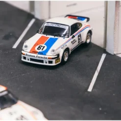 Porsche 934 - #61 - Tarmac Works x Minichamps - 1:64