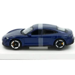 Porsche Taycan Turbo S - Blå - Bburago - 1:24