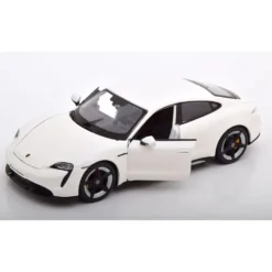 Porsche Taycan Turbo S - 2020 - Vit - Bburago - 1:24