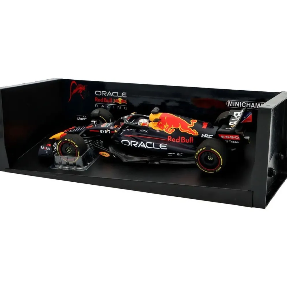 Red Bull - RB18 - Max Verstappen #1 - Minichamps - 1:18