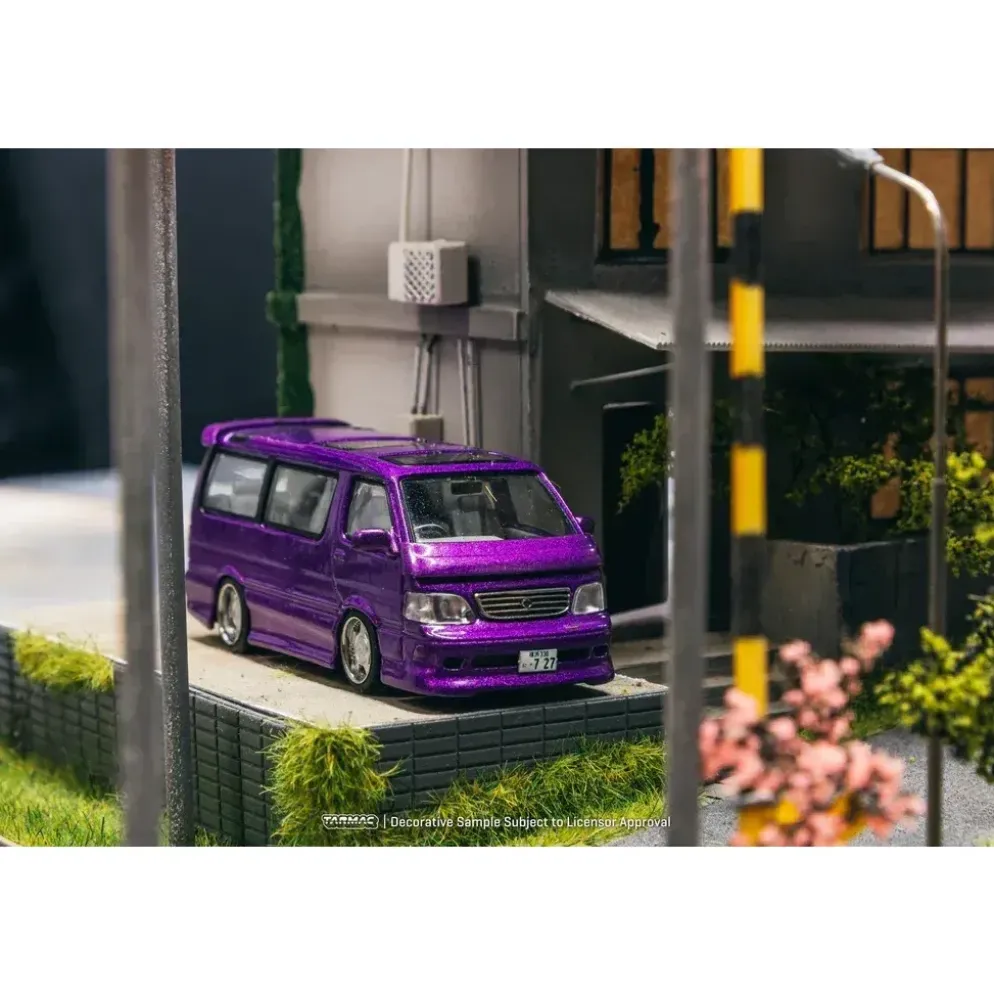 Toyota HiAce Wagon Custom - Lila - ROAD64 - Tarmac - 1:64