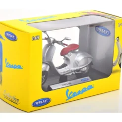 Vespa 946 - 2014 - Silver - Welly - 1:18