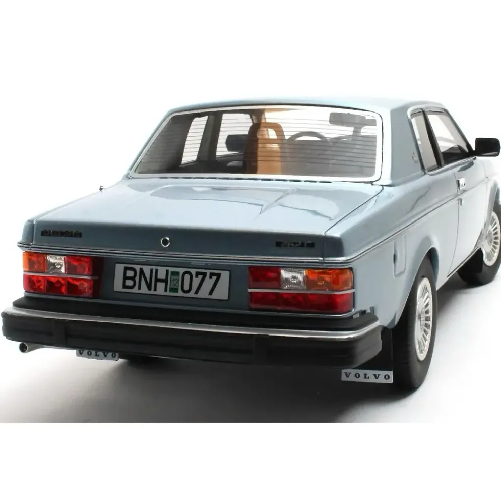 Volvo 262C Bertone - 1981 - Blåmetallic - Cult Scale Models - 1:18