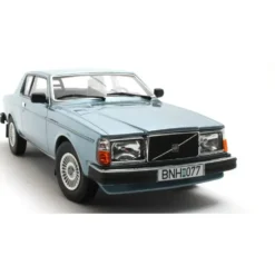 Volvo 262C Bertone - 1981 - Blåmetallic - Cult Scale Models - 1:18