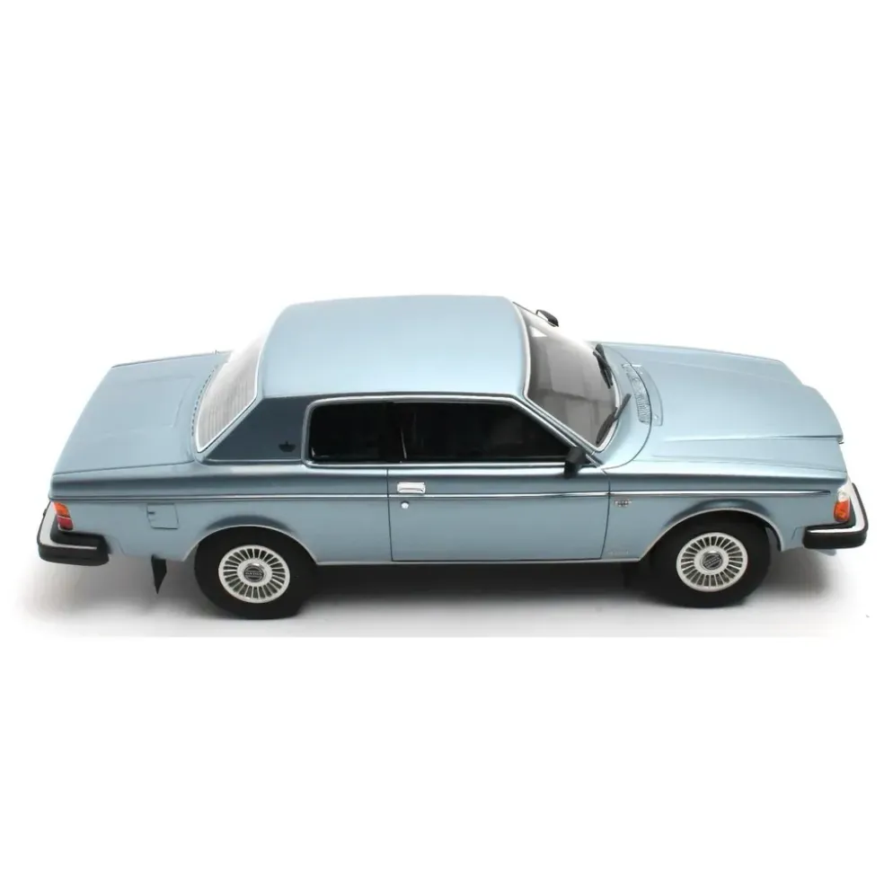 Volvo 262C Bertone - 1981 - Blåmetallic - Cult Scale Models - 1:18