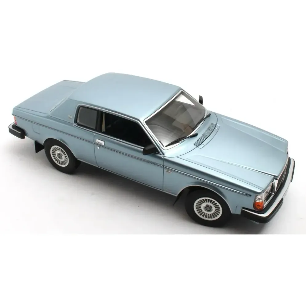 Volvo 262C Bertone - 1981 - Blåmetallic - Cult Scale Models - 1:18