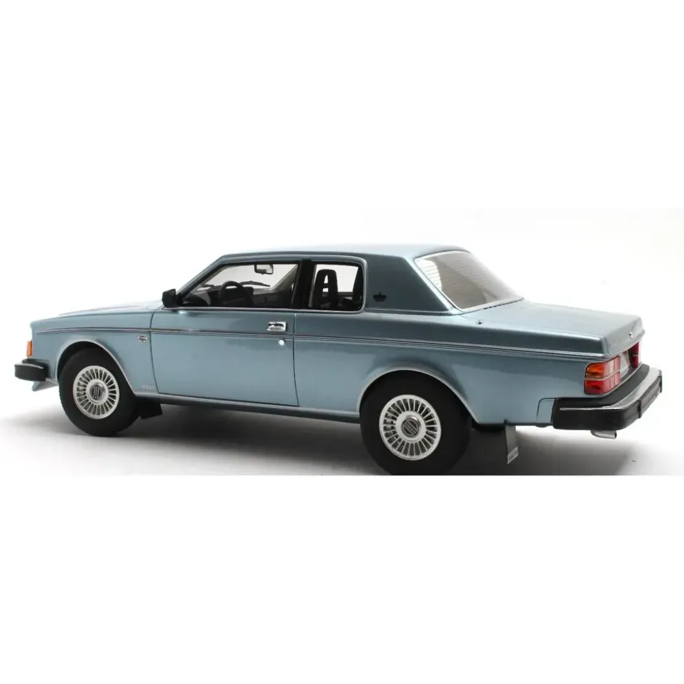 Volvo 262C Bertone - 1981 - Blåmetallic - Cult Scale Models - 1:18