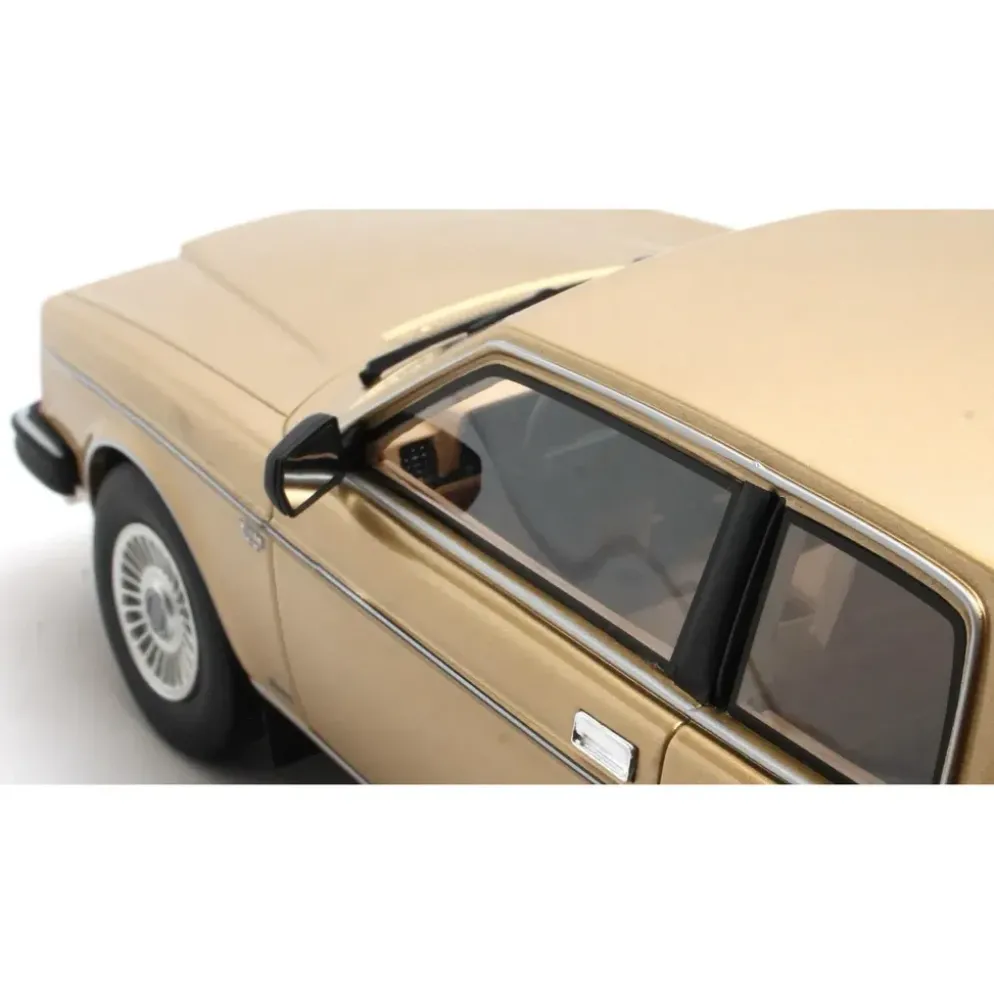 Volvo 262C Bertone - 1981 - Guldmetallic - Cult Scale Models - 1:18