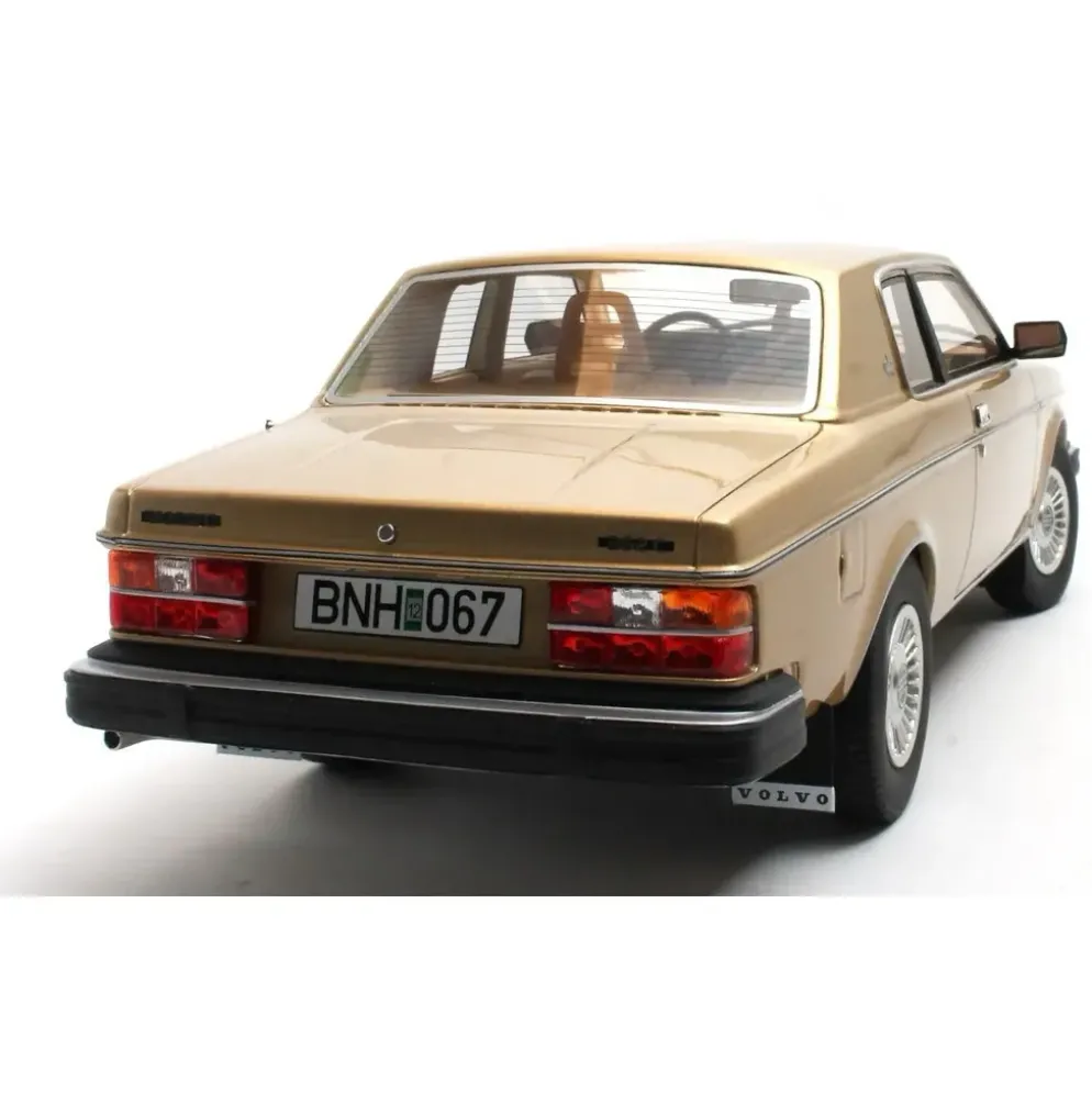 Volvo 262C Bertone - 1981 - Guldmetallic - Cult Scale Models - 1:18