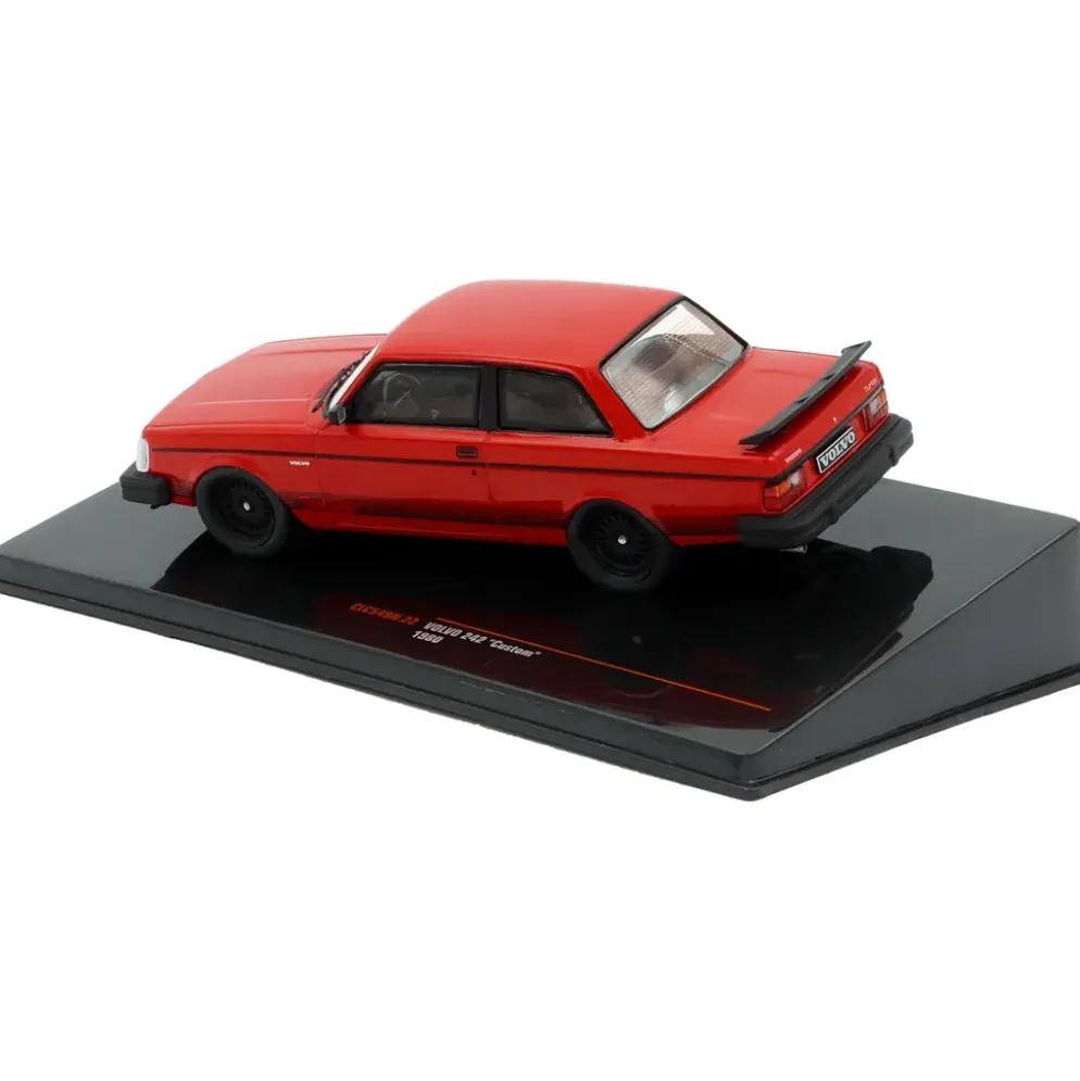 Volvo 242 - Custom - Turbo - 1980 - Röd - Ixo Models - 1:43
