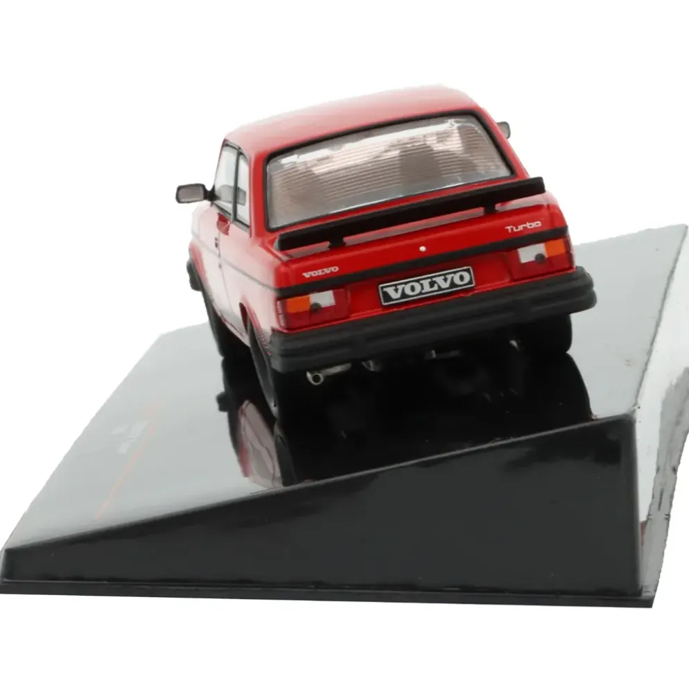 Volvo 242 - Custom - Turbo - 1980 - Röd - Ixo Models - 1:43