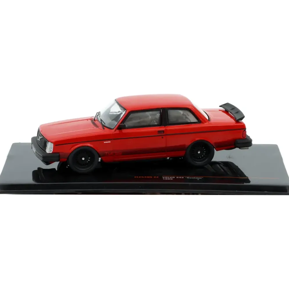 Volvo 242 - Custom - Turbo - 1980 - Röd - Ixo Models - 1:43