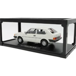 Volvo 343 GLS - Vit - 1982 - Triple9 Collection - 1:18