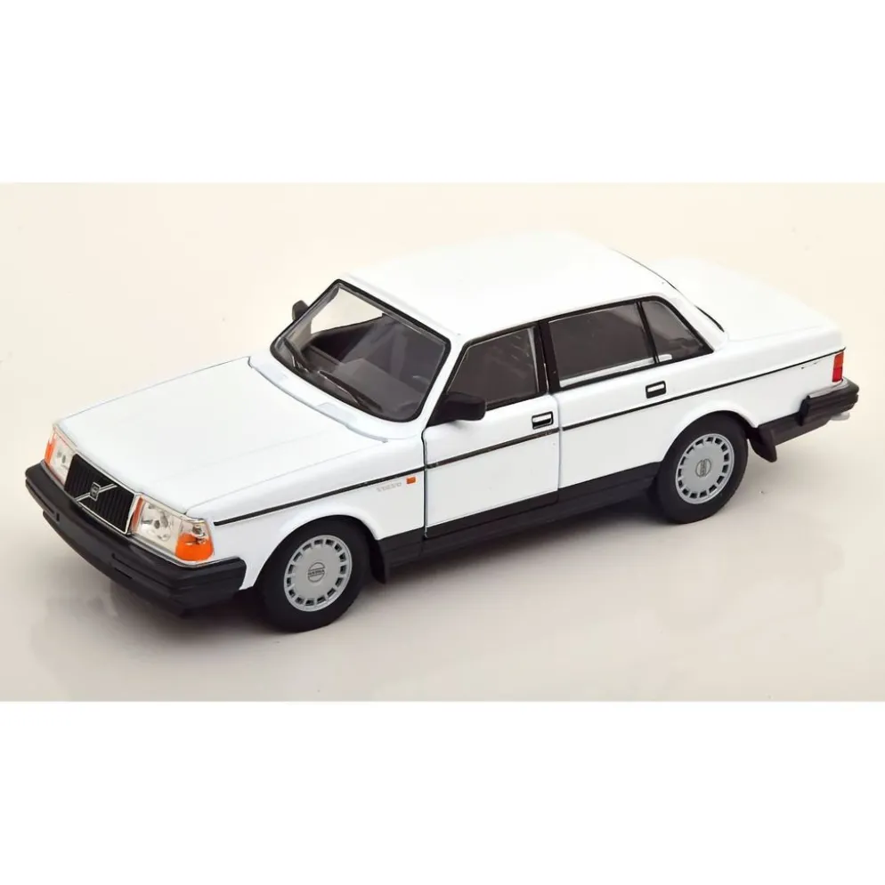 Volvo 240 GL - Vit - Modellbil från Welly - 1:24