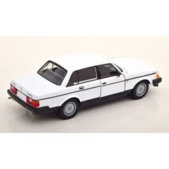 Volvo 240 GL - Vit - Modellbil från Welly - 1:24