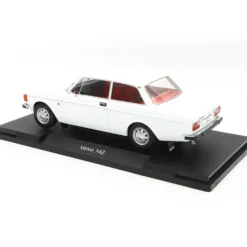 Volvo 142 - Vit - 1973 - MCG - 1:18